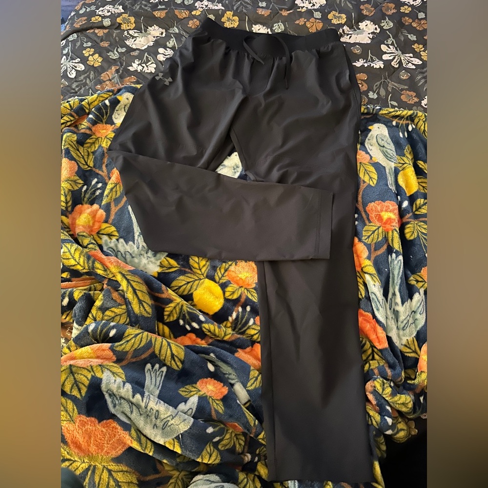 Women’s Under Armor fitted pants, size large